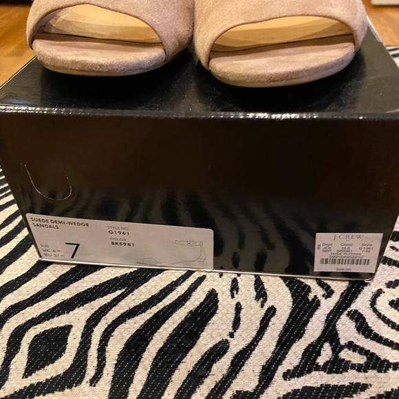J Crew in wedge lower heel shoes ! Very comfortable - Picture 6 of 6